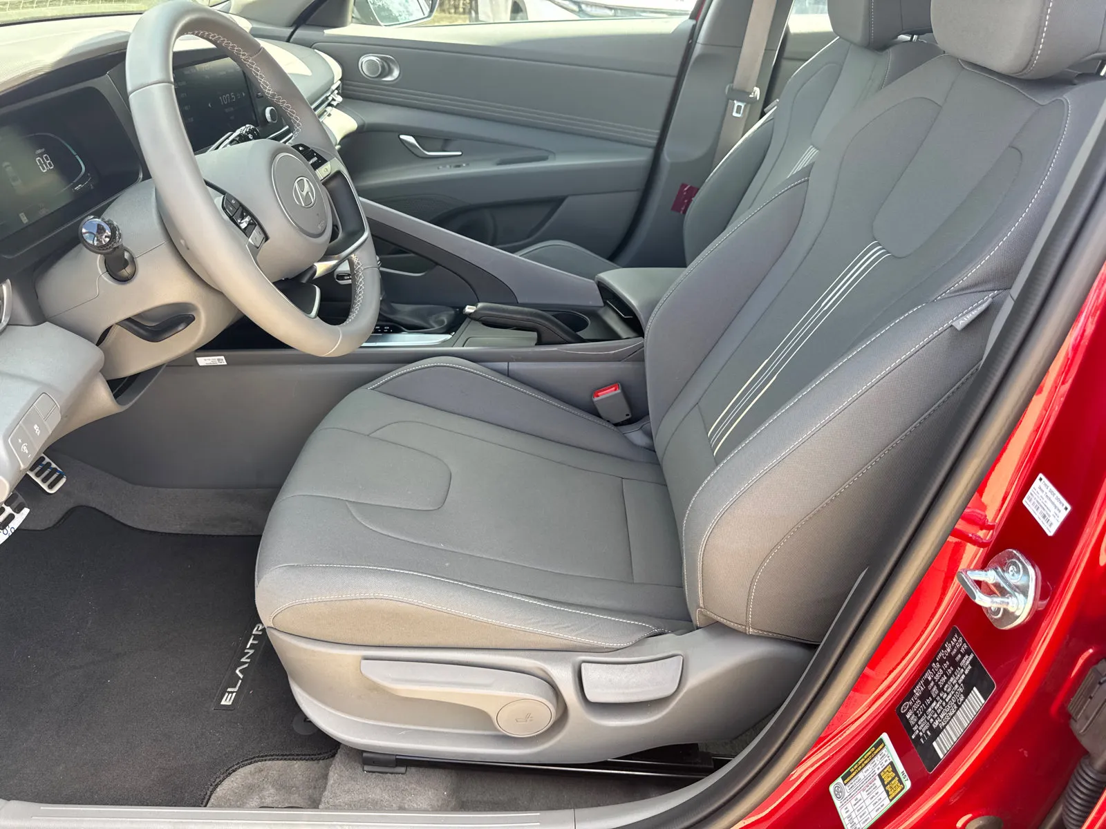 2025 Hyundai Elantra SEL - Photo 10