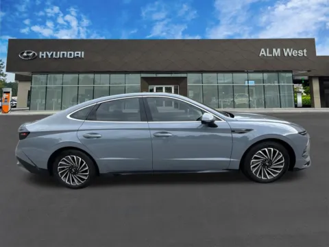 More photos of 2024 Hyundai Sonata Hybrid Limited at ALM Hyundai West, GA