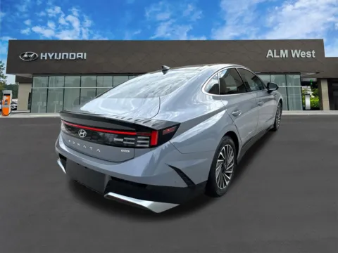 More photos of 2024 Hyundai Sonata Hybrid Limited at ALM Hyundai West, GA