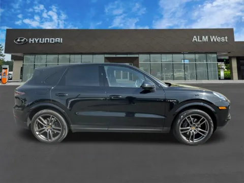 More photos of 2023 Porsche Cayenne E-Hybrid at ALM Hyundai West, GA