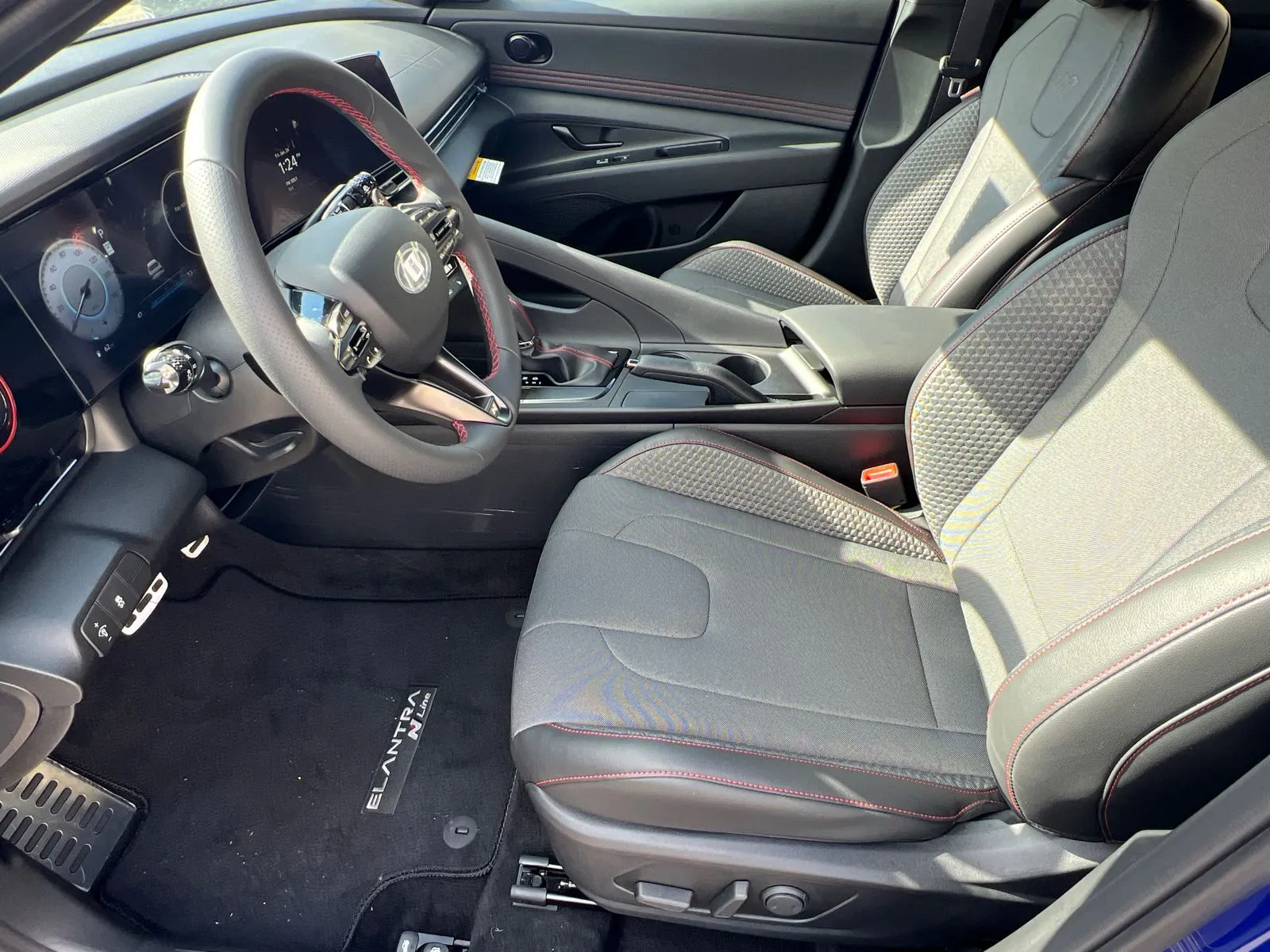 2025 Hyundai Elantra N Line - Photo 9