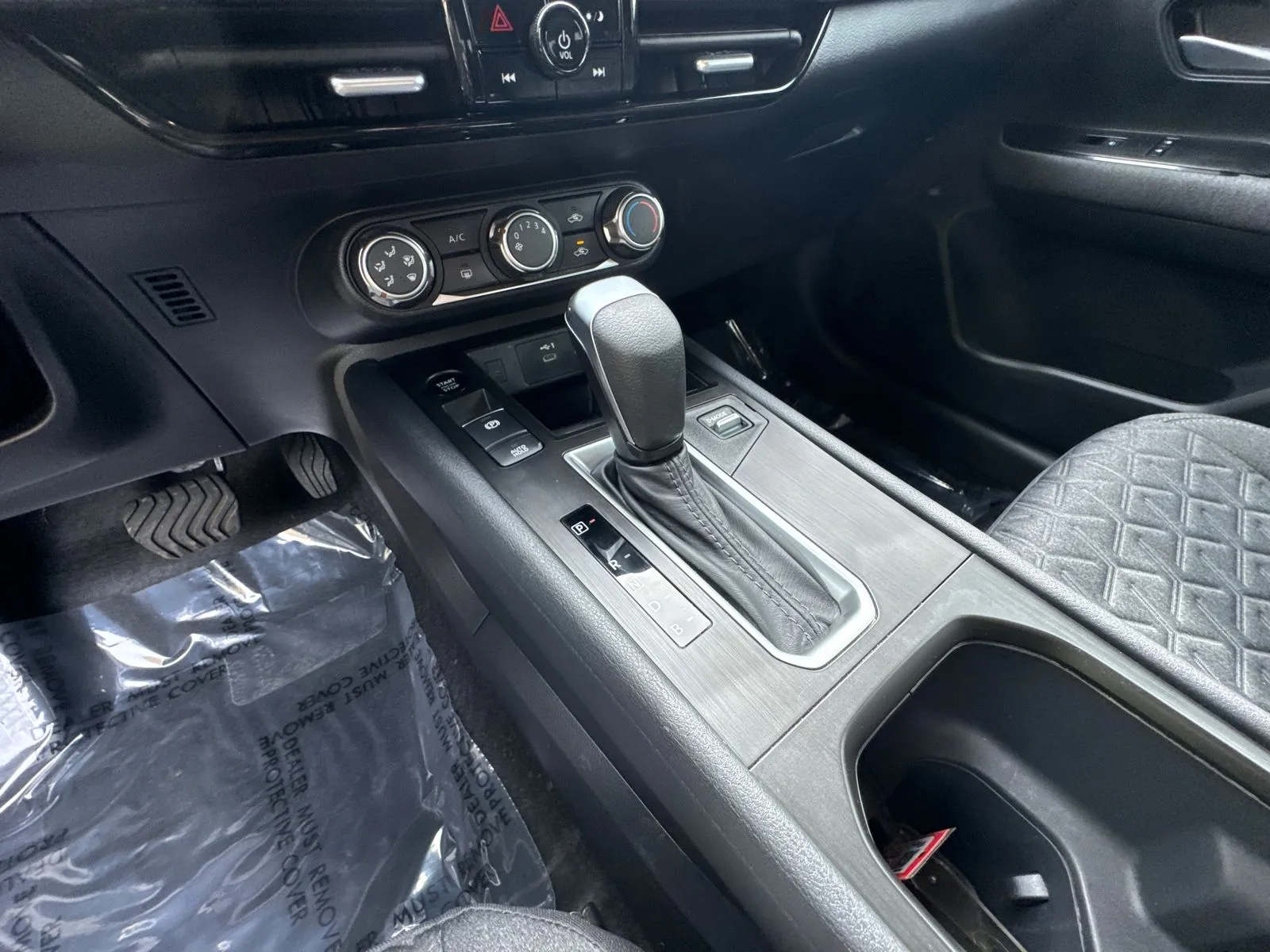 2025 Nissan Kicks SV - Photo 29