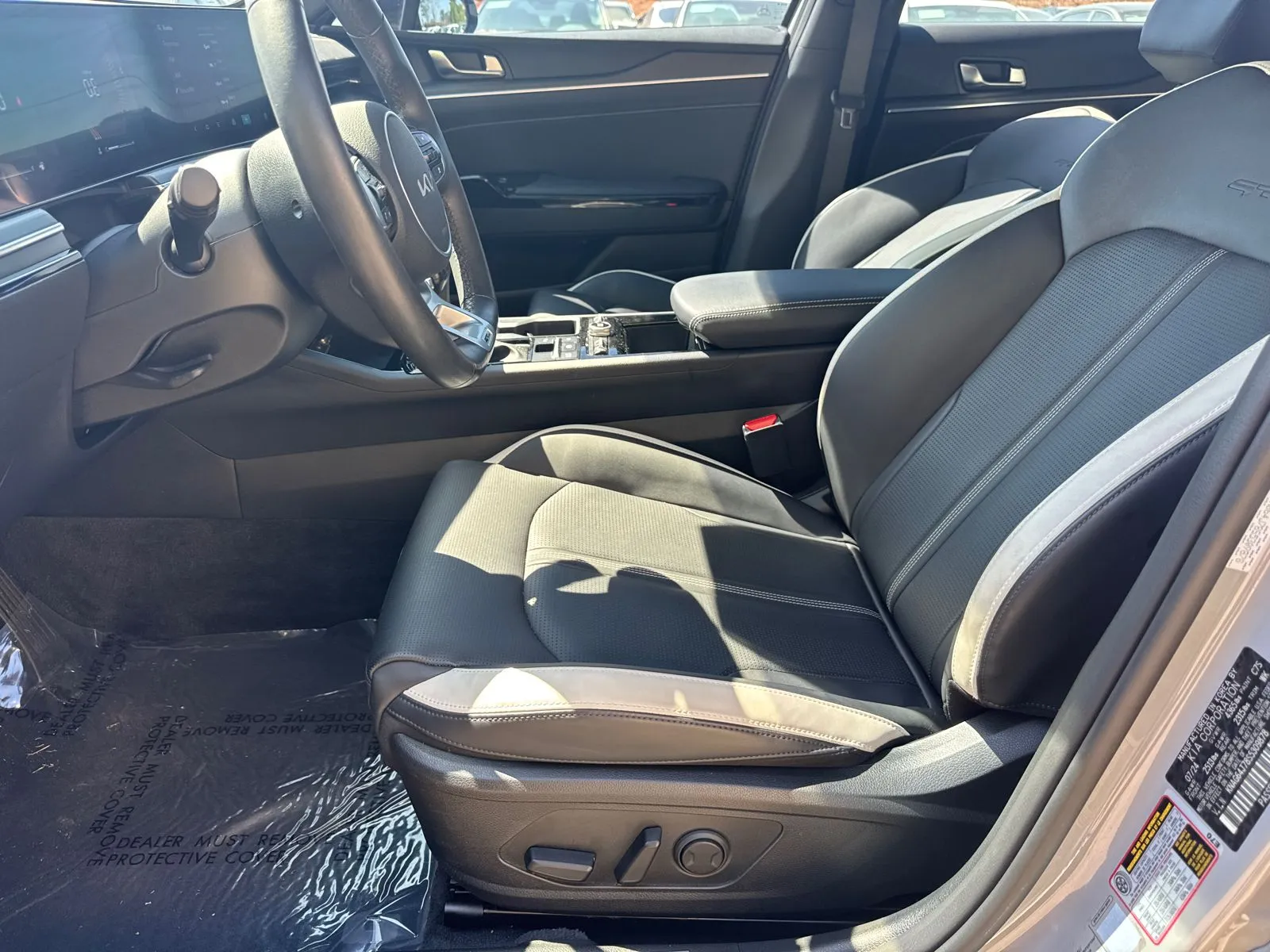 2025 Kia K5 GT-Line - Photo 9