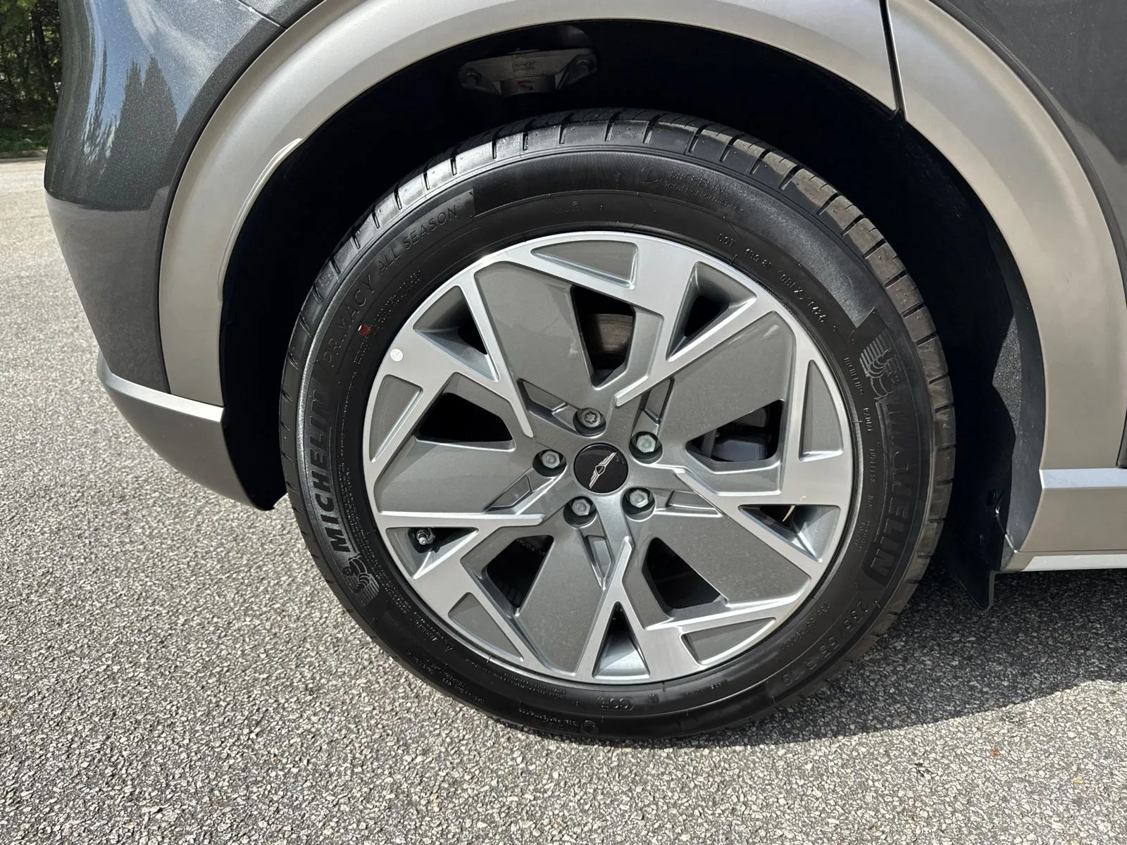 2025 GENESIS GV60 Standard - Photo 17