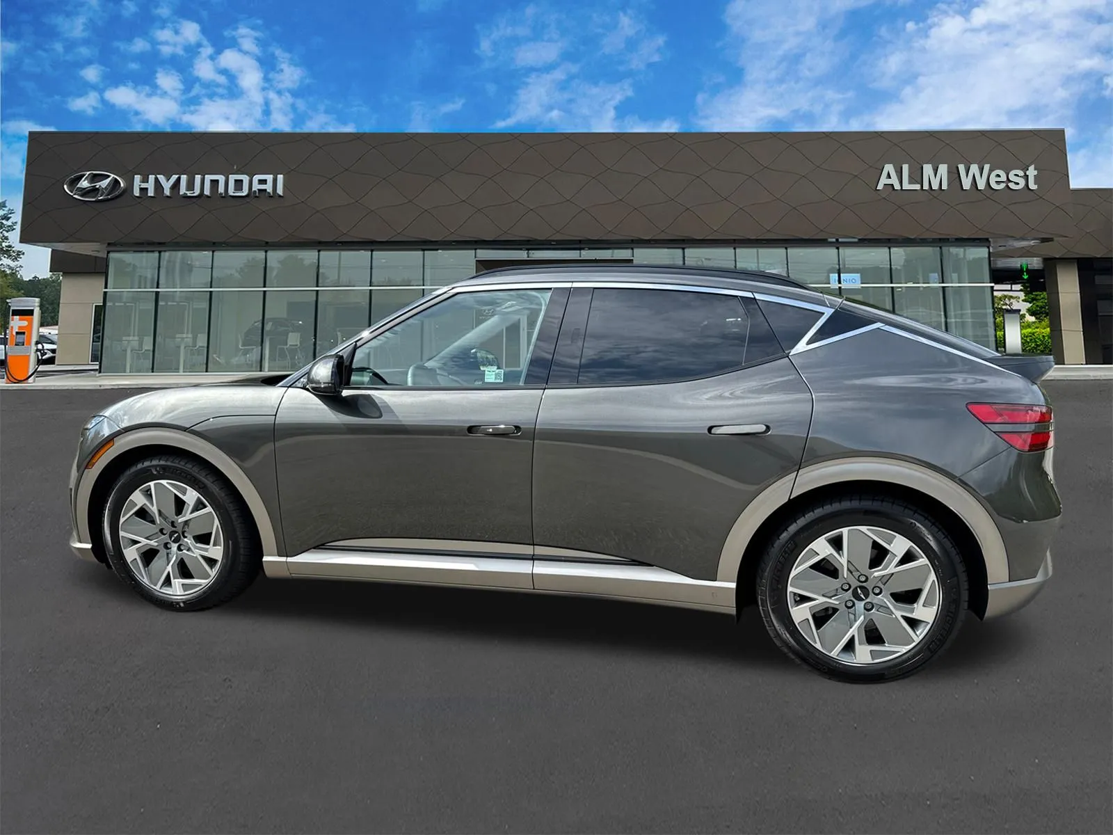 2025 GENESIS GV60 Standard - Photo 8