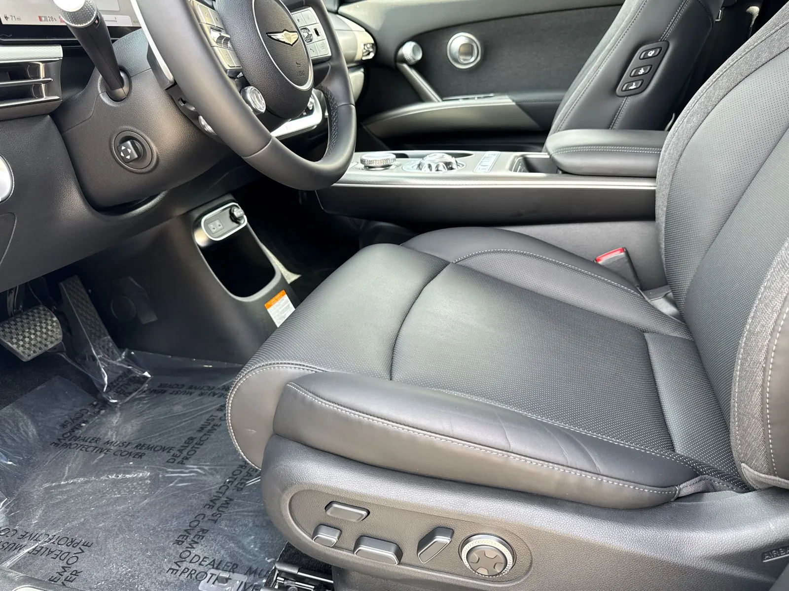 2025 GENESIS GV60 Standard - Photo 9