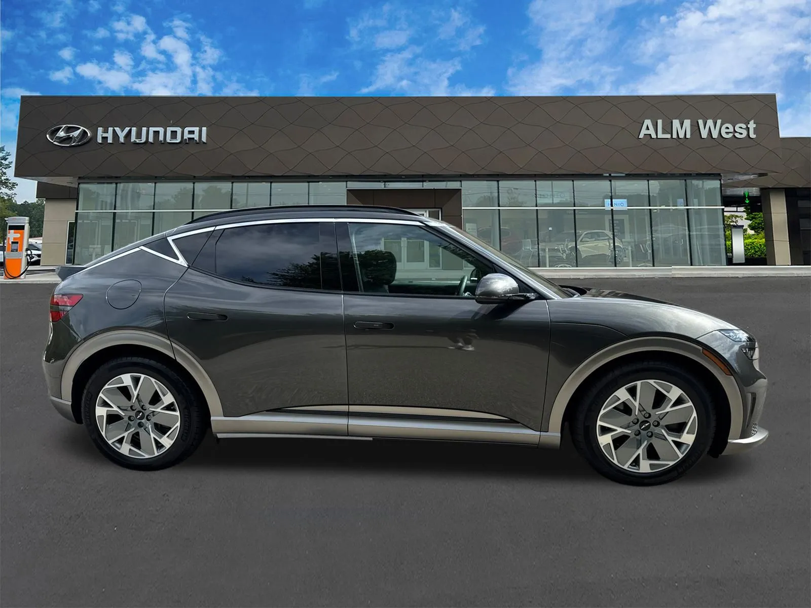 2025 GENESIS GV60 Standard - Photo 4