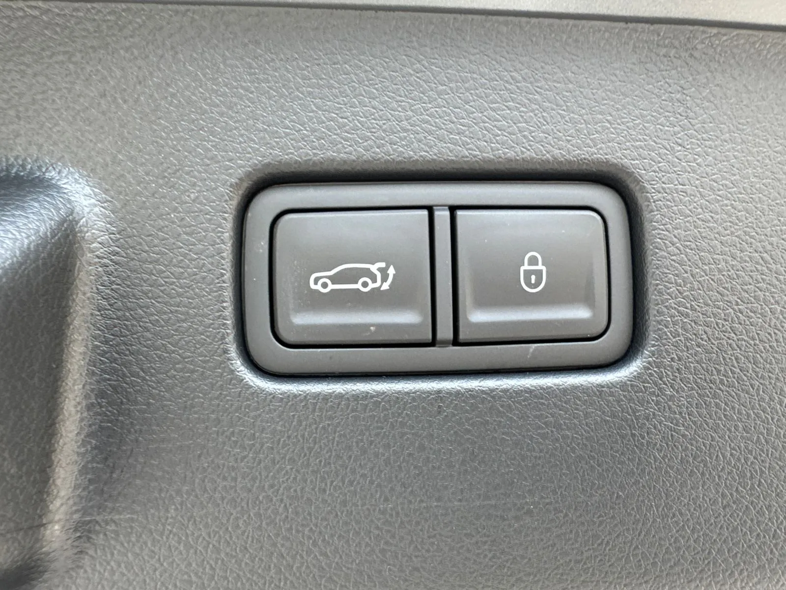 2025 GENESIS GV60 Standard - Photo 19