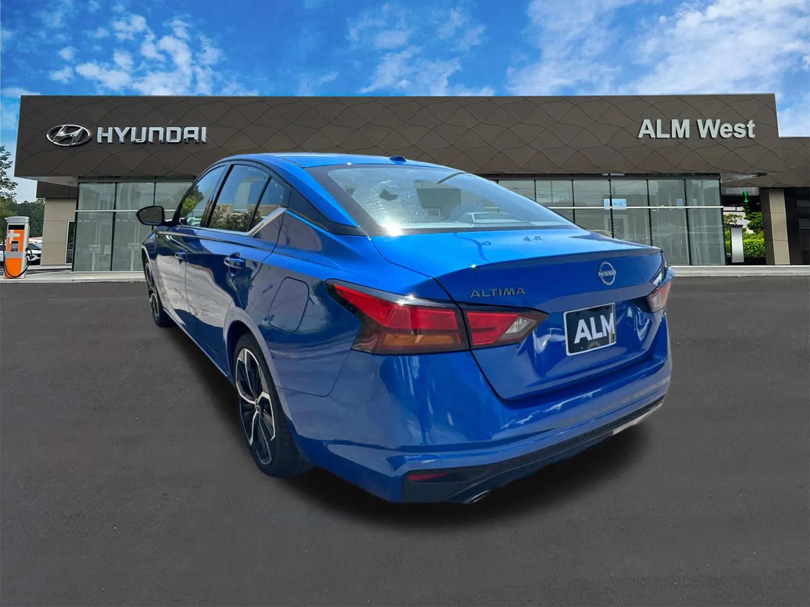 2025 Nissan Altima SR - Photo 7