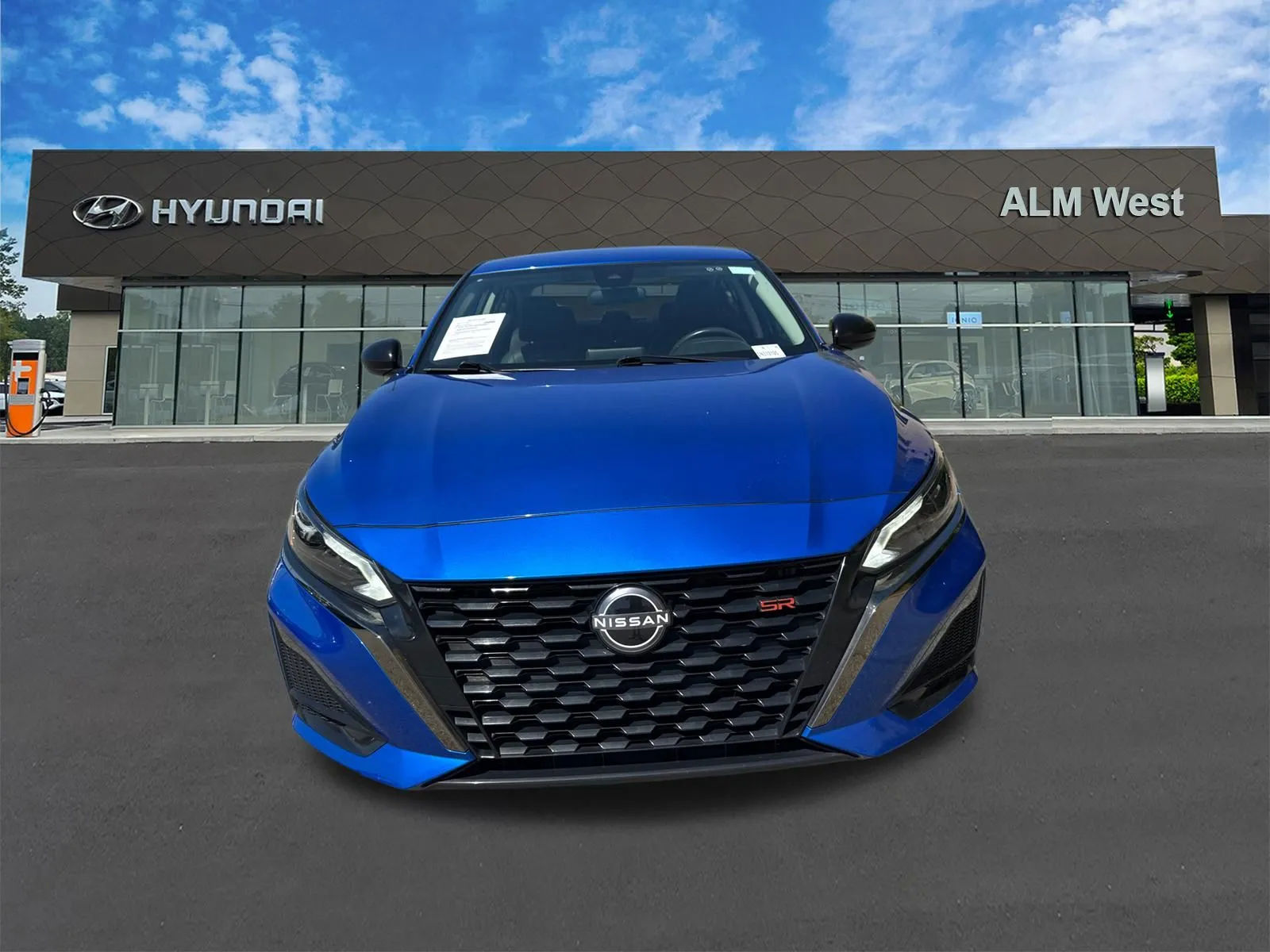2025 Nissan Altima SR - Photo 2