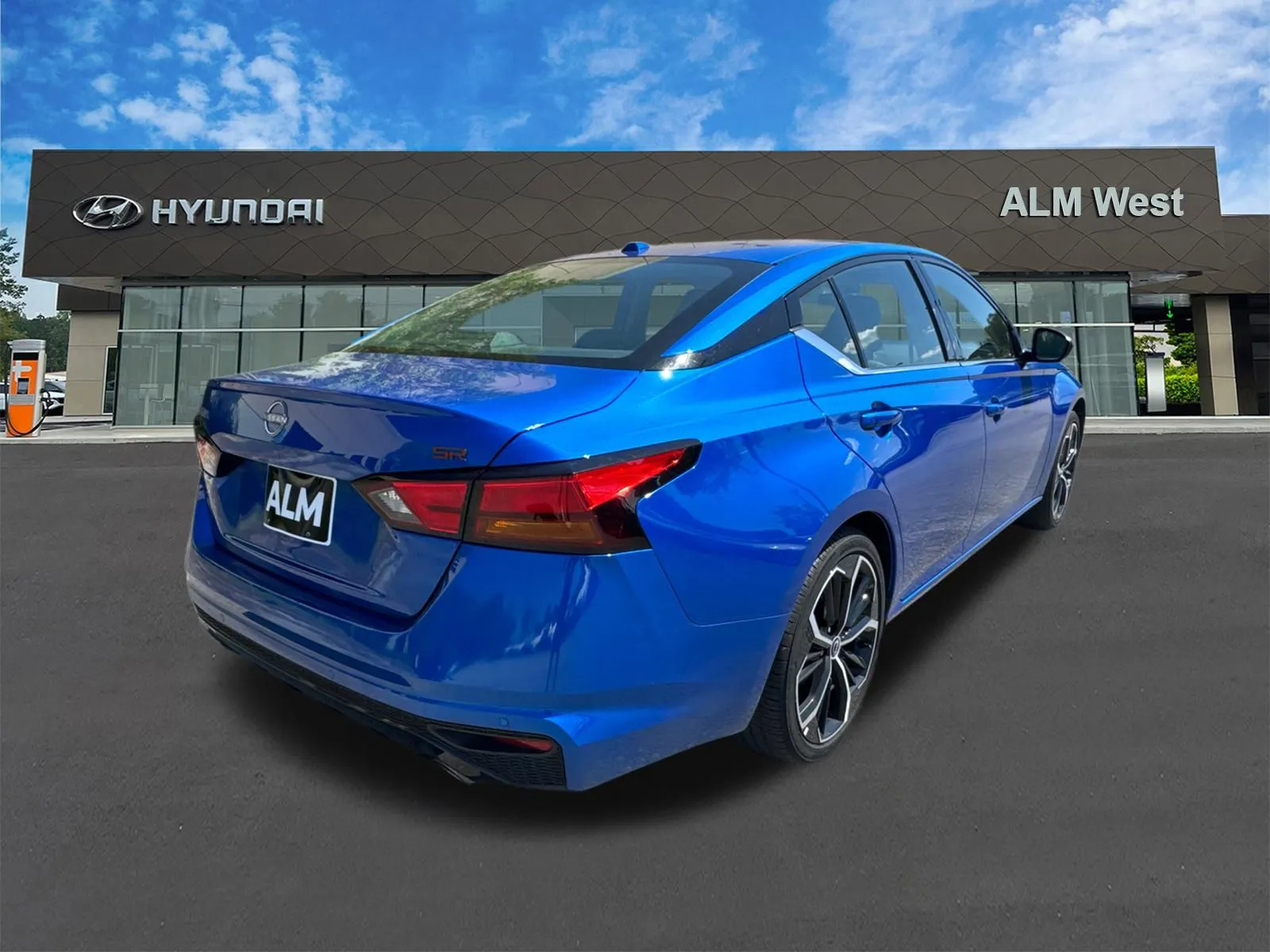 2025 Nissan Altima SR - Photo 5