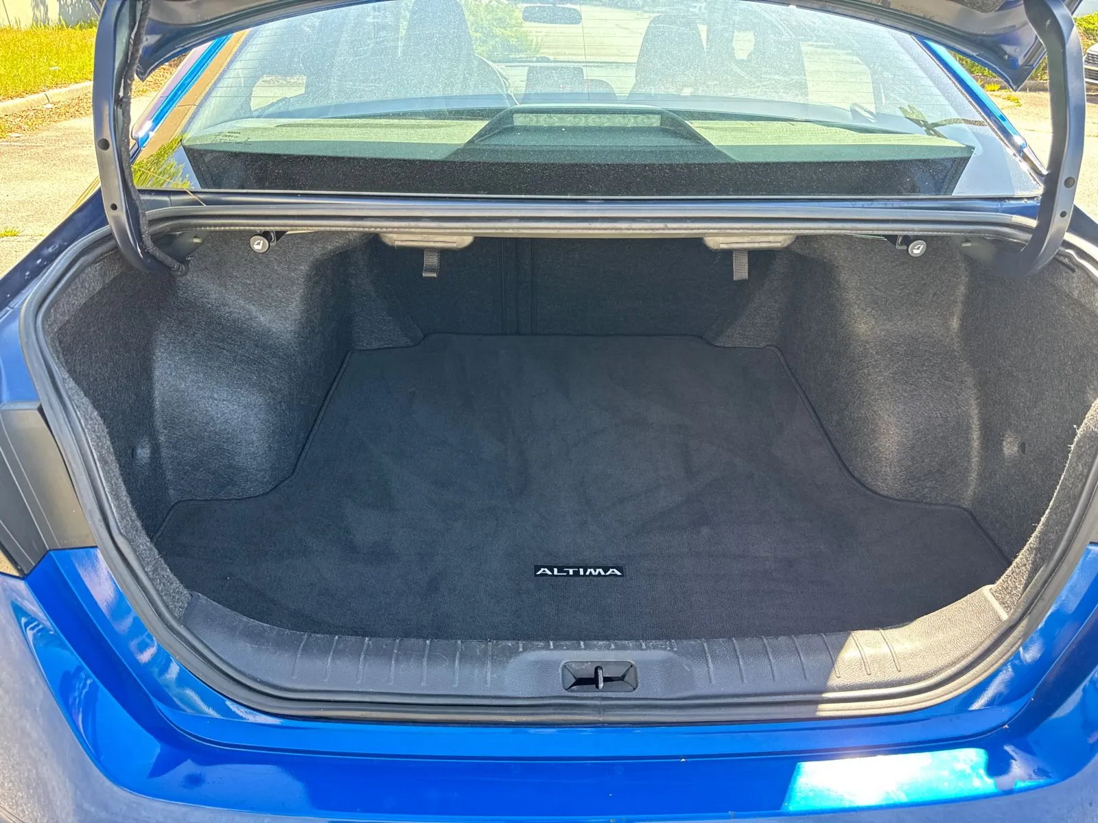 2025 Nissan Altima SR - Photo 18