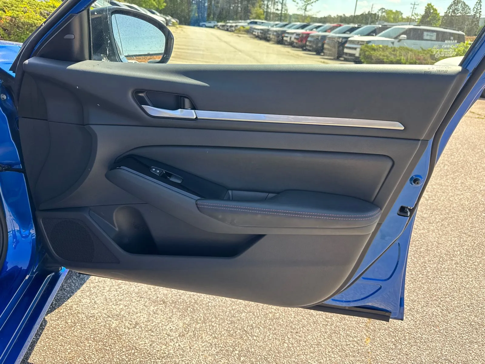 2025 Nissan Altima SR - Photo 14