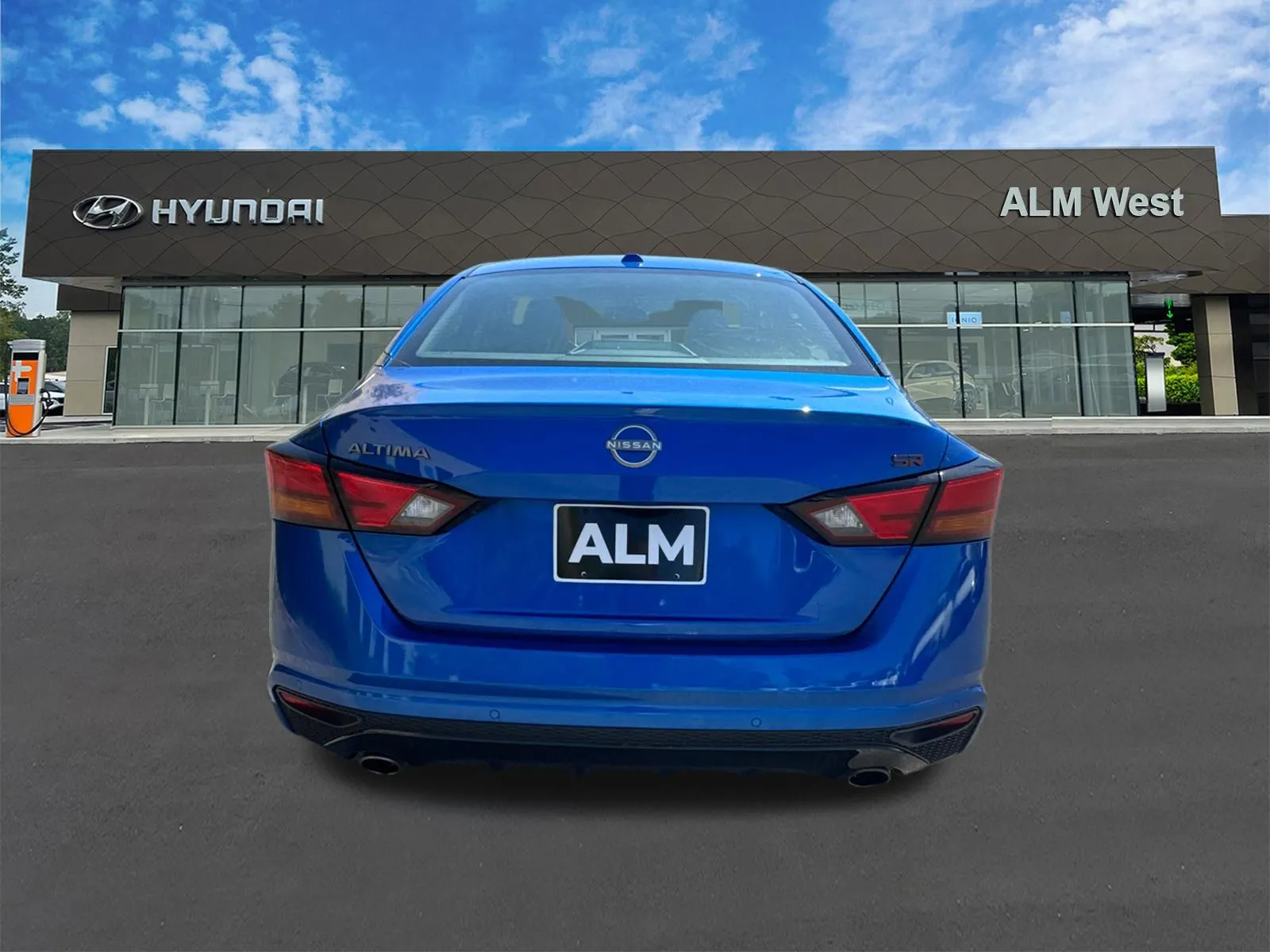 2025 Nissan Altima SR - Photo 6