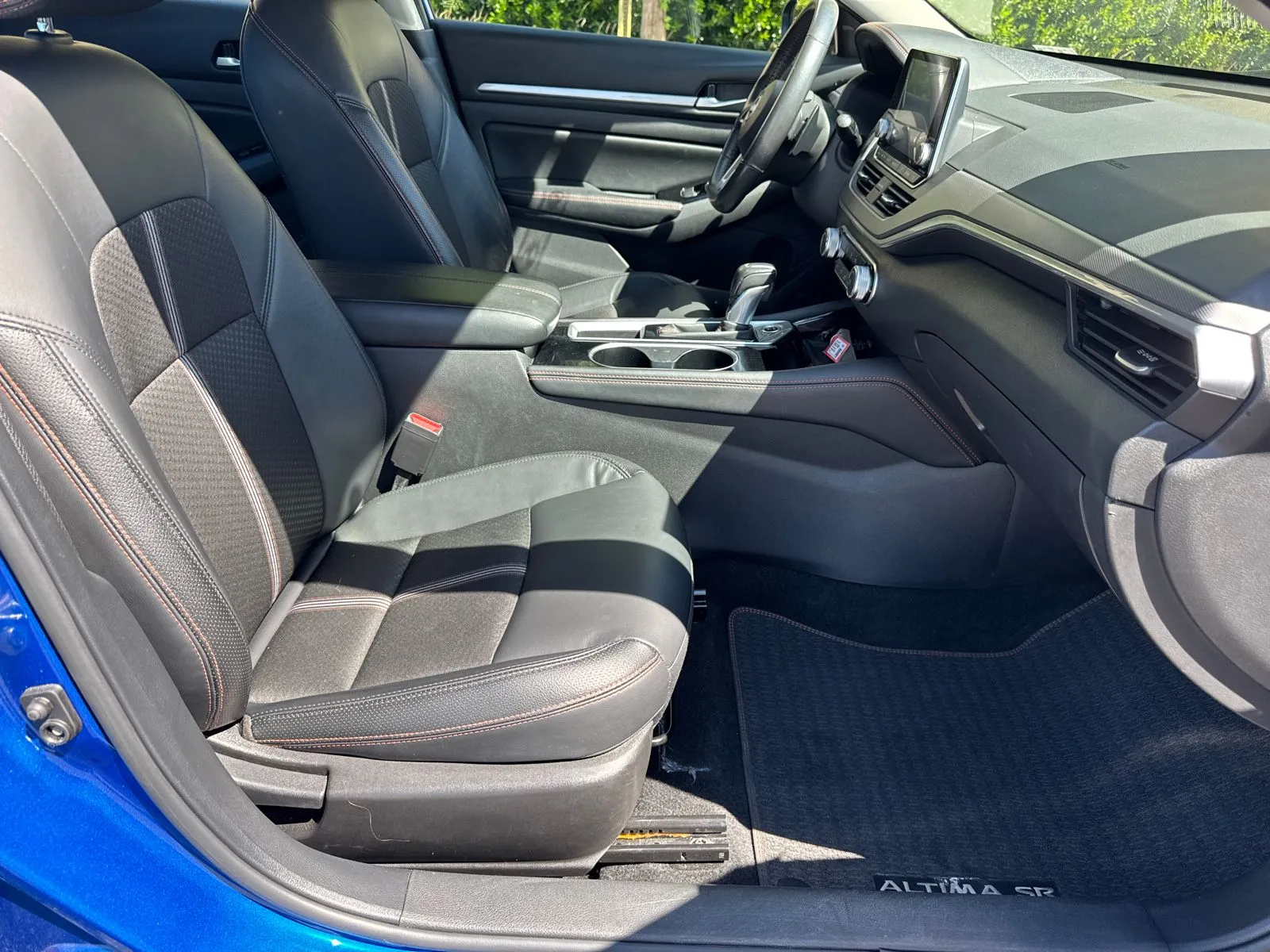 2025 Nissan Altima SR - Photo 13