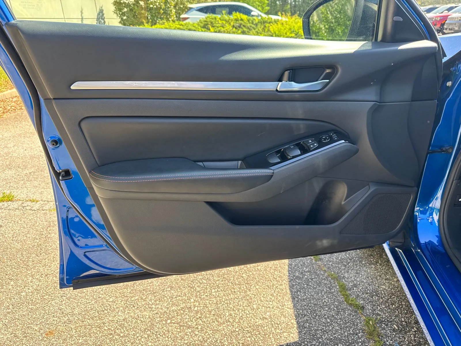 2025 Nissan Altima SR - Photo 10