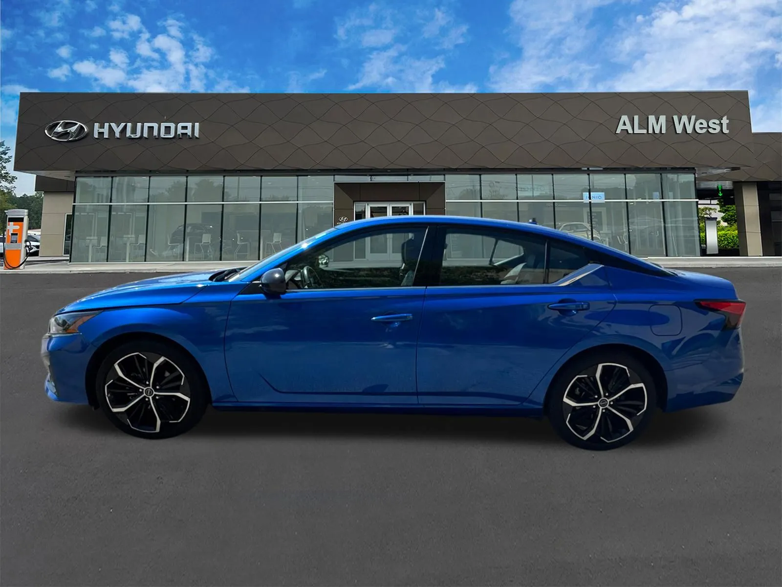 2025 Nissan Altima SR - Photo 8