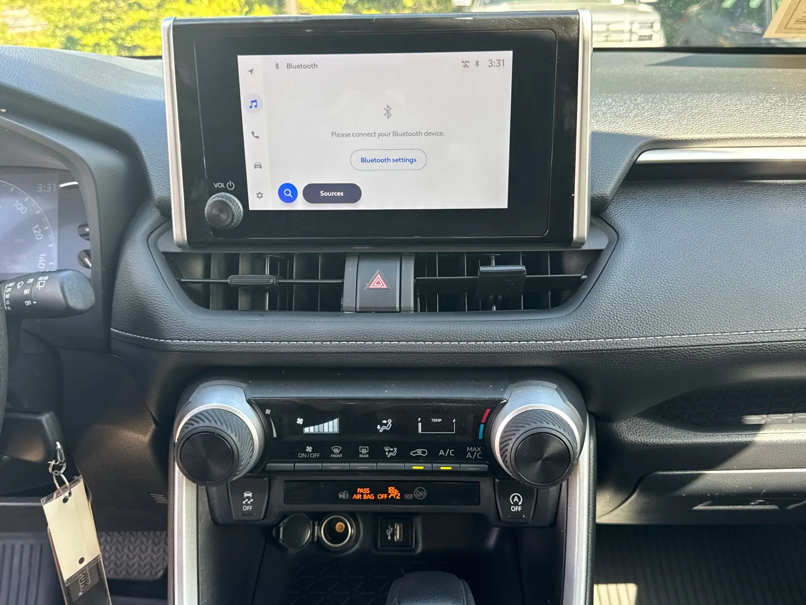 2025 Toyota RAV4 LE - Photo 27