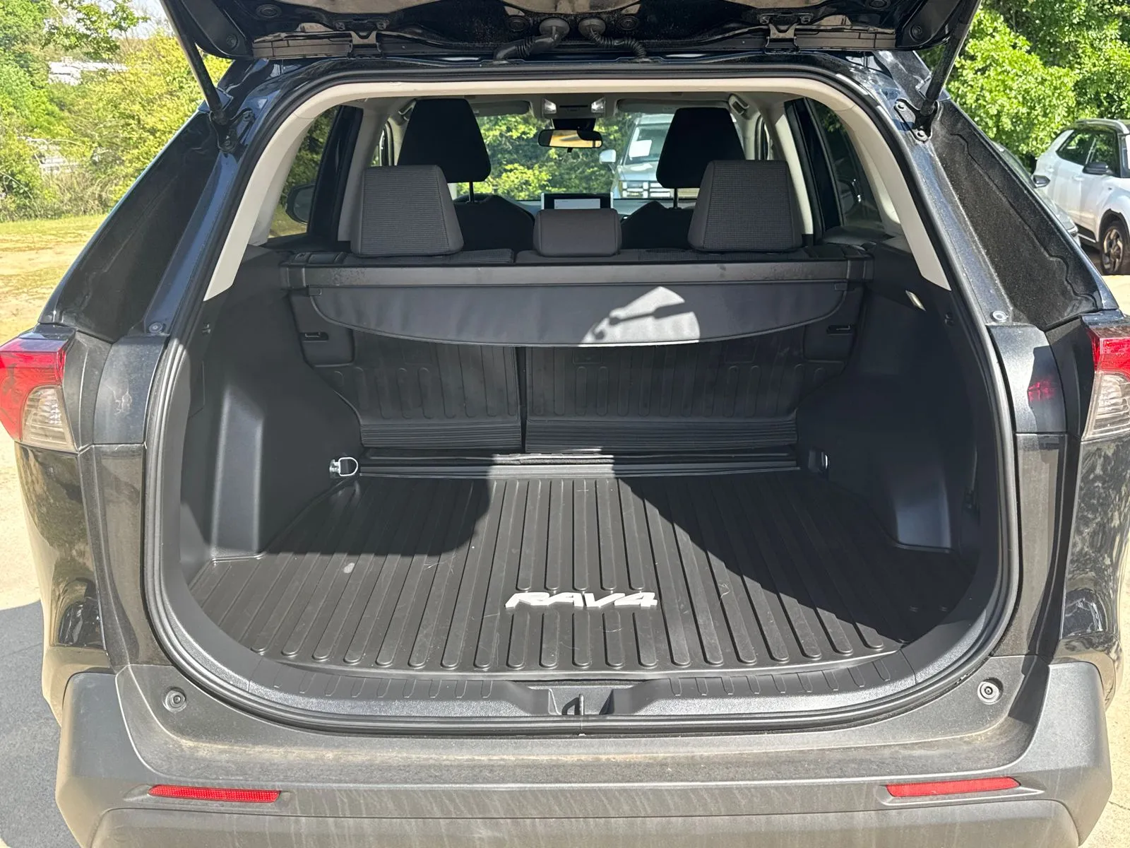 2025 Toyota RAV4 LE - Photo 18