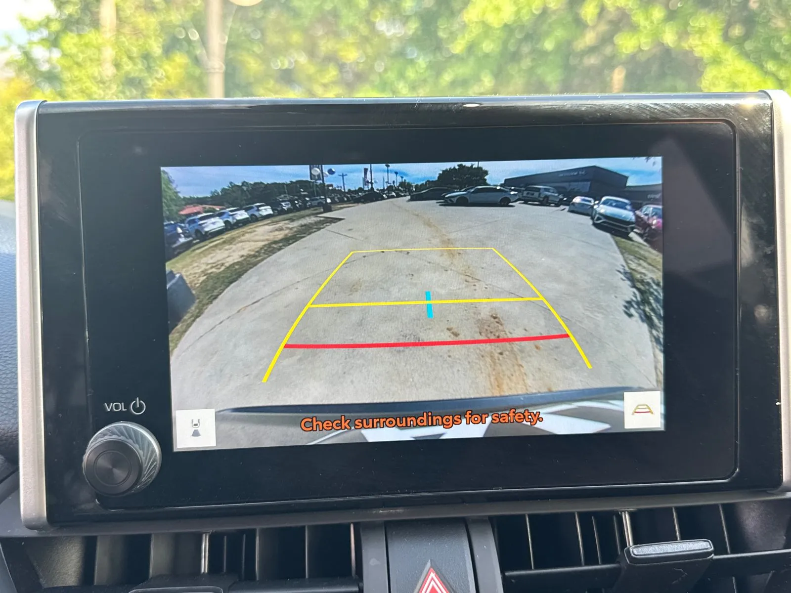2025 Toyota RAV4 LE - Photo 28