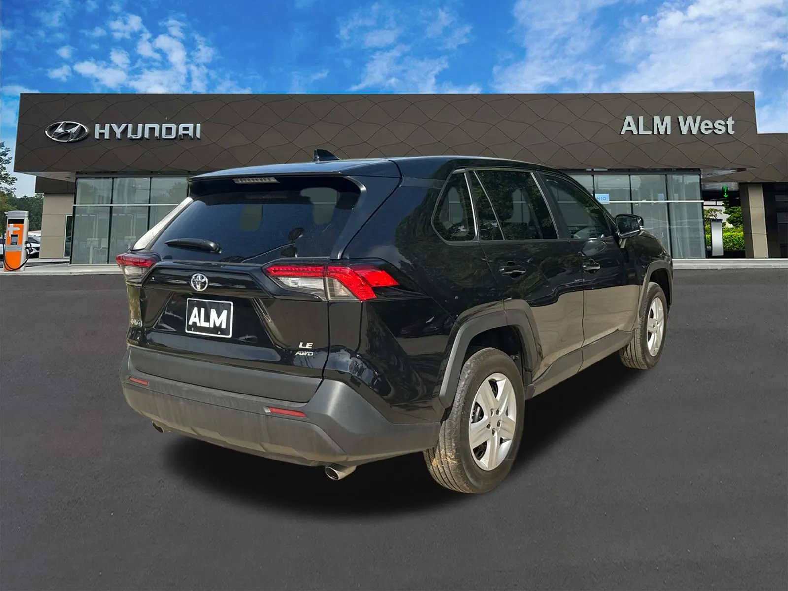 2025 Toyota RAV4 LE - Photo 5