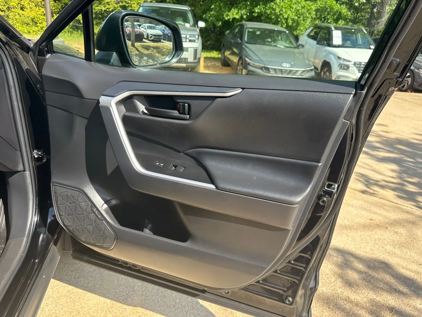 2025 Toyota RAV4 LE - Photo 14