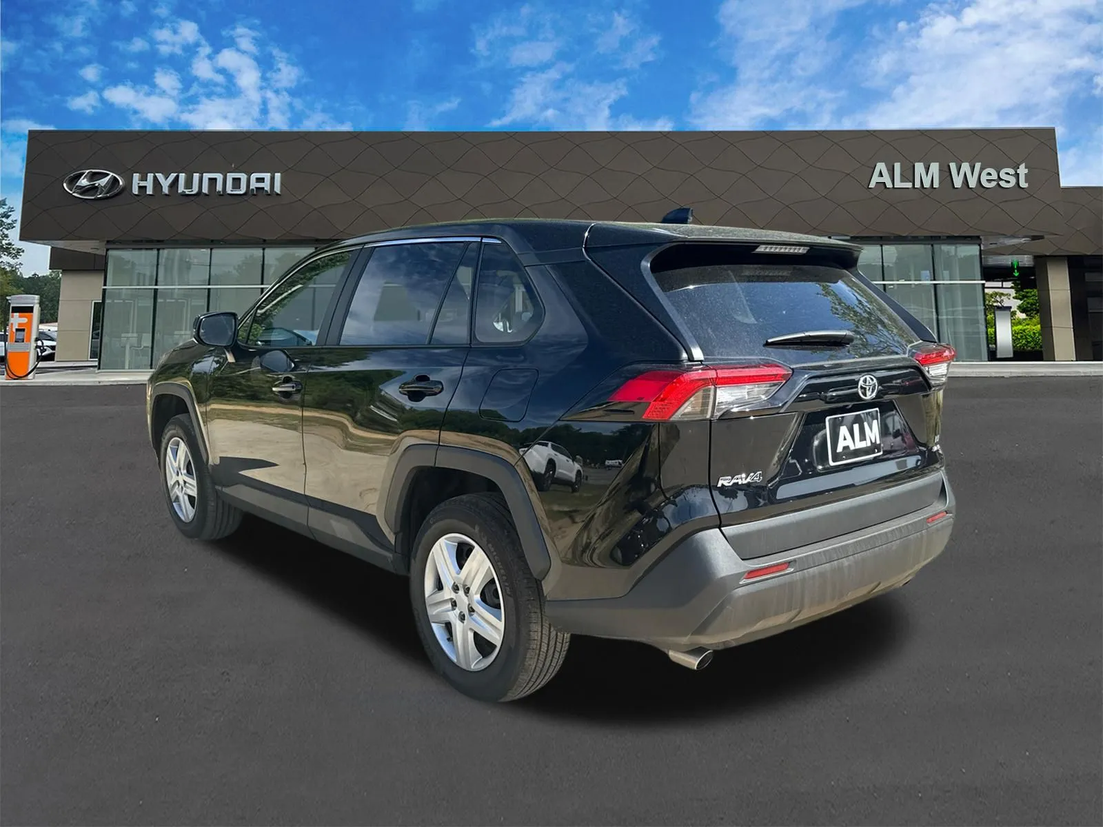 2025 Toyota RAV4 LE - Photo 7