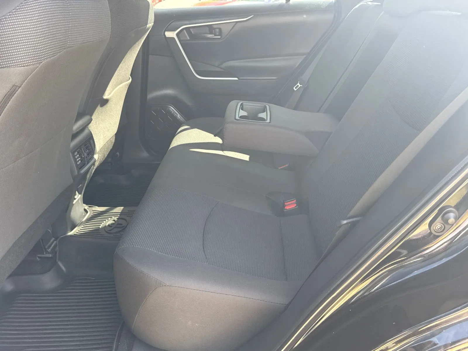 2025 Toyota RAV4 LE - Photo 20