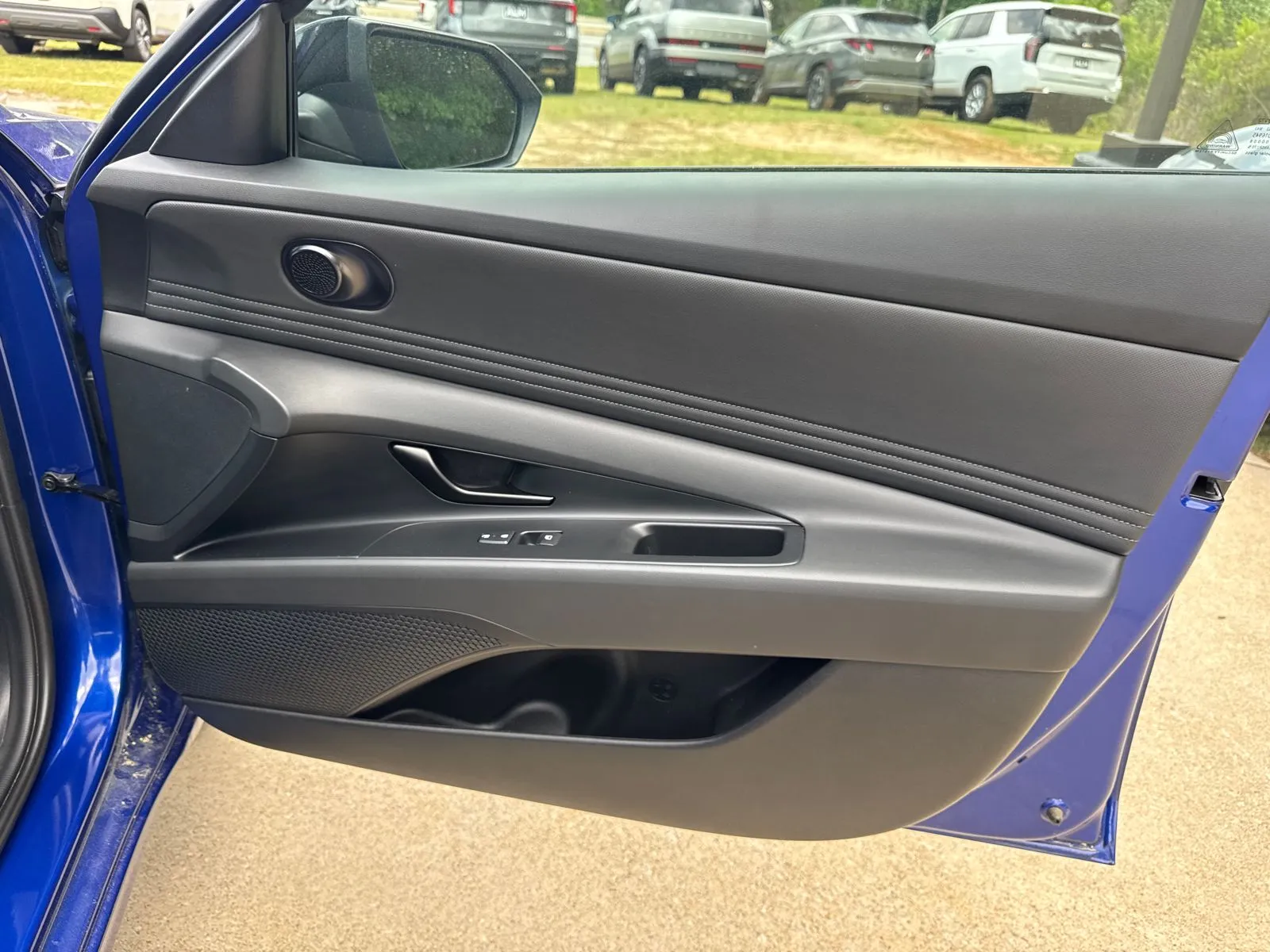 2025 Hyundai Elantra SEL - Photo 14