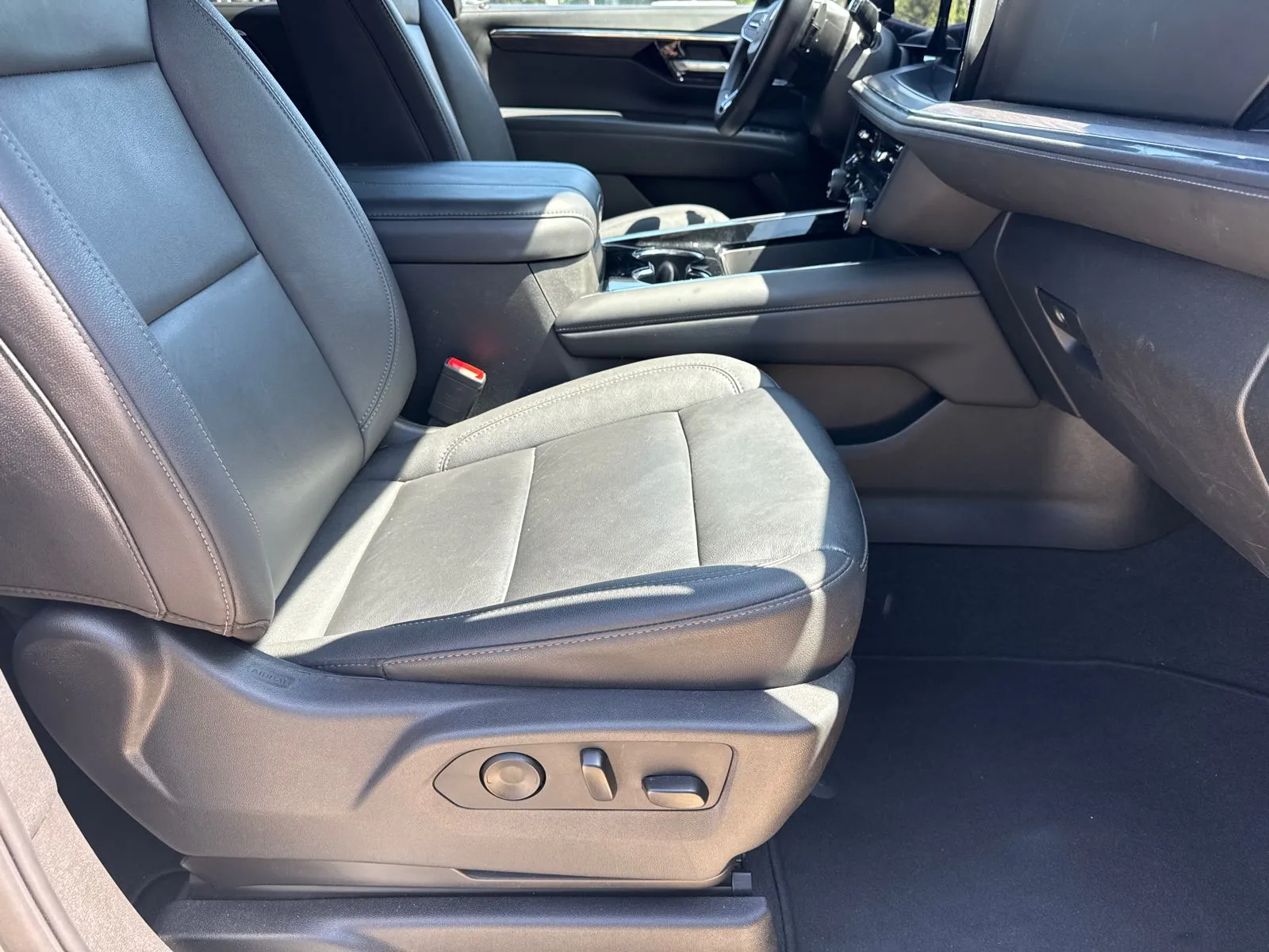 2025 Chevrolet Tahoe LT - Photo 13