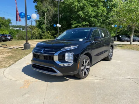 Photos of 2025 Mitsubishi Outlander SE for sale in Lithia Springs, GA at ALM Hyundai West