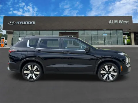 More photos of 2025 Mitsubishi Outlander SE at ALM Hyundai West, GA