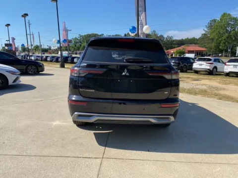 More photos of 2025 Mitsubishi Outlander SE at ALM Hyundai West, GA