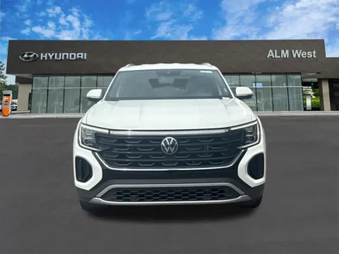 Photos of 2025 Volkswagen Atlas Cross Sport 2.0T SE w/Technology for sale in Lithia Springs, GA at ALM Hyundai West
