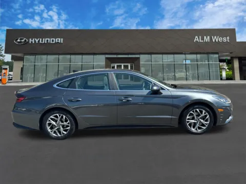 More photos of 2022 Hyundai Sonata SEL at ALM Hyundai West, GA