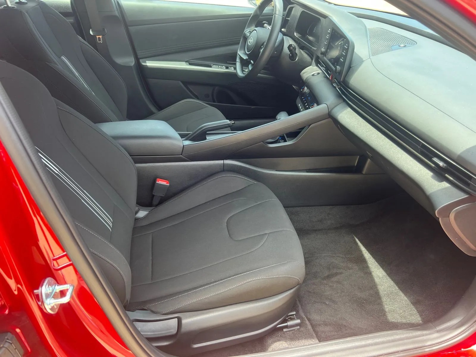 2025 Hyundai Elantra SEL - Photo 12