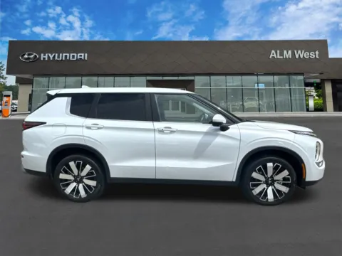 More photos of 2025 Mitsubishi Outlander SE at ALM Hyundai West, GA
