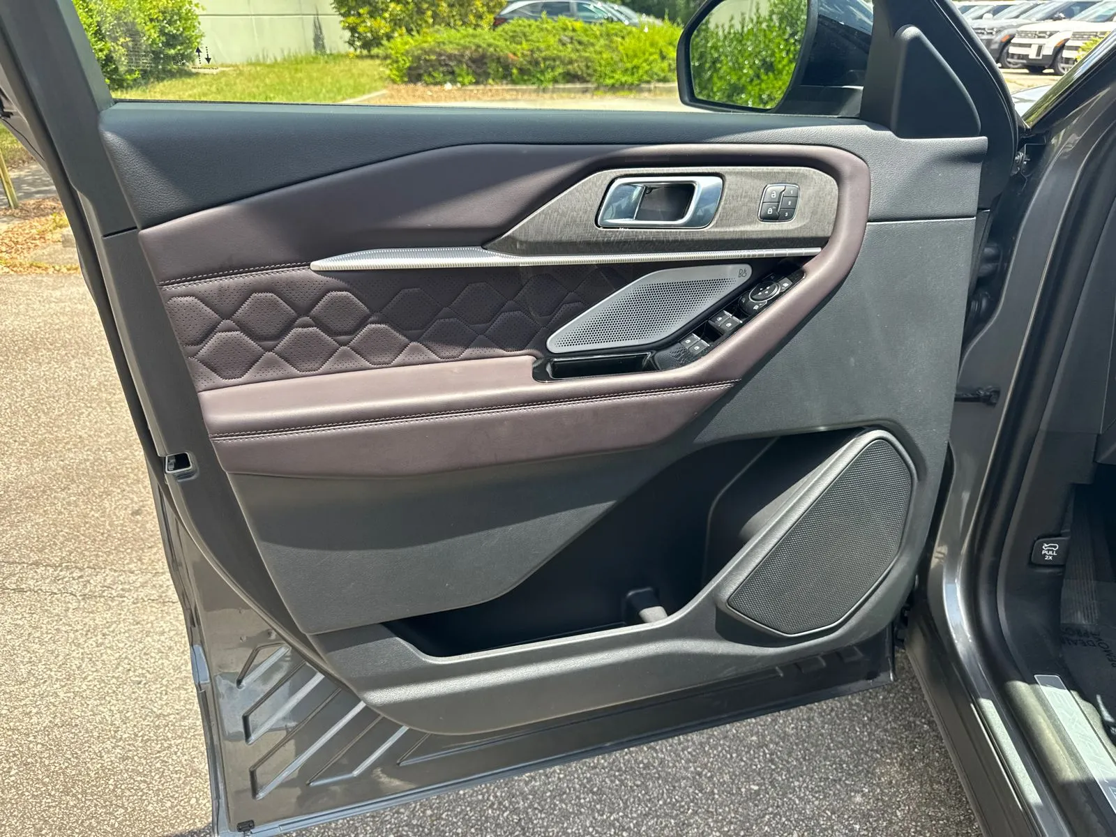 2026 Ford Explorer Platinum - Photo 10
