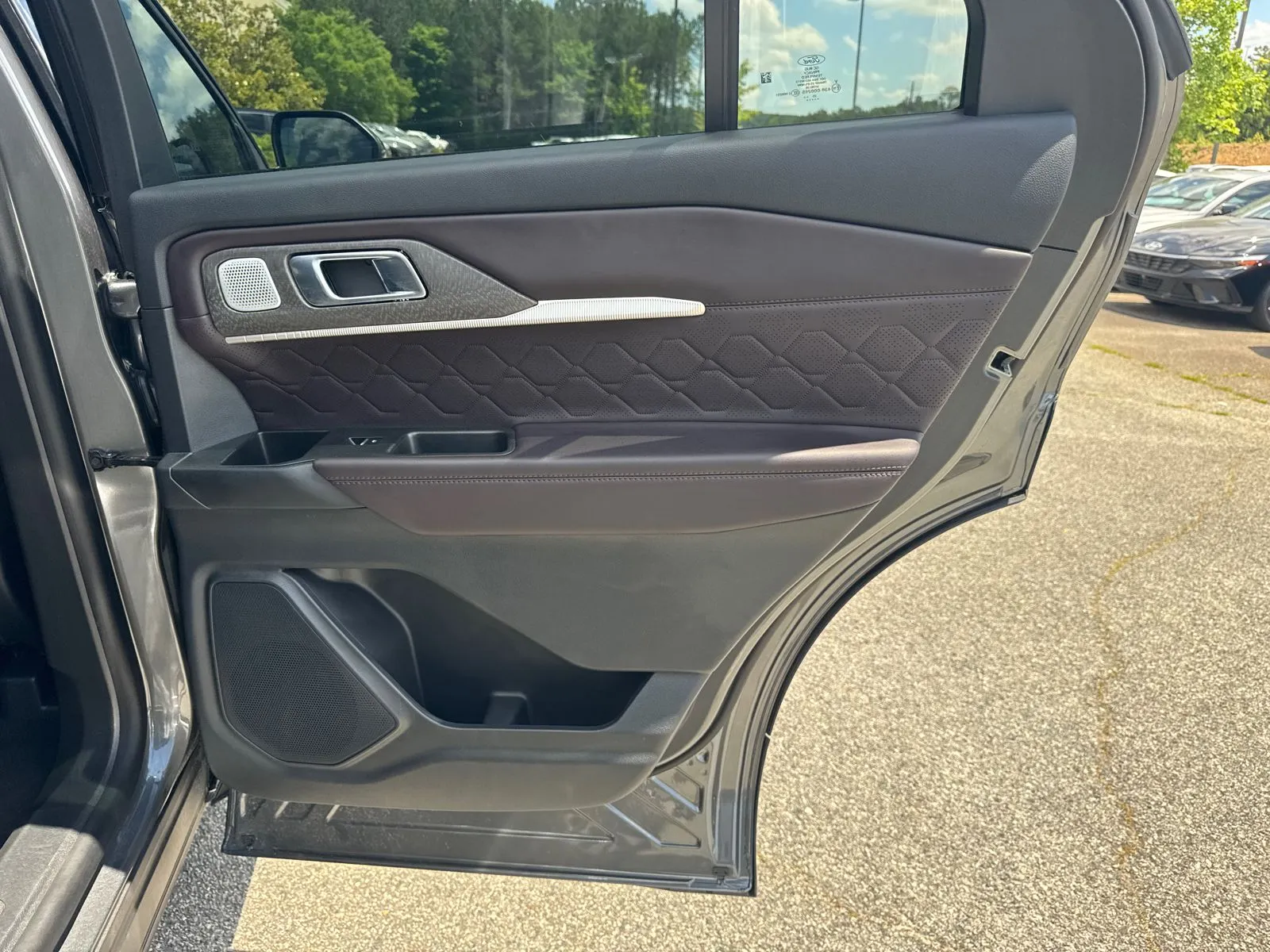 2026 Ford Explorer Platinum - Photo 16
