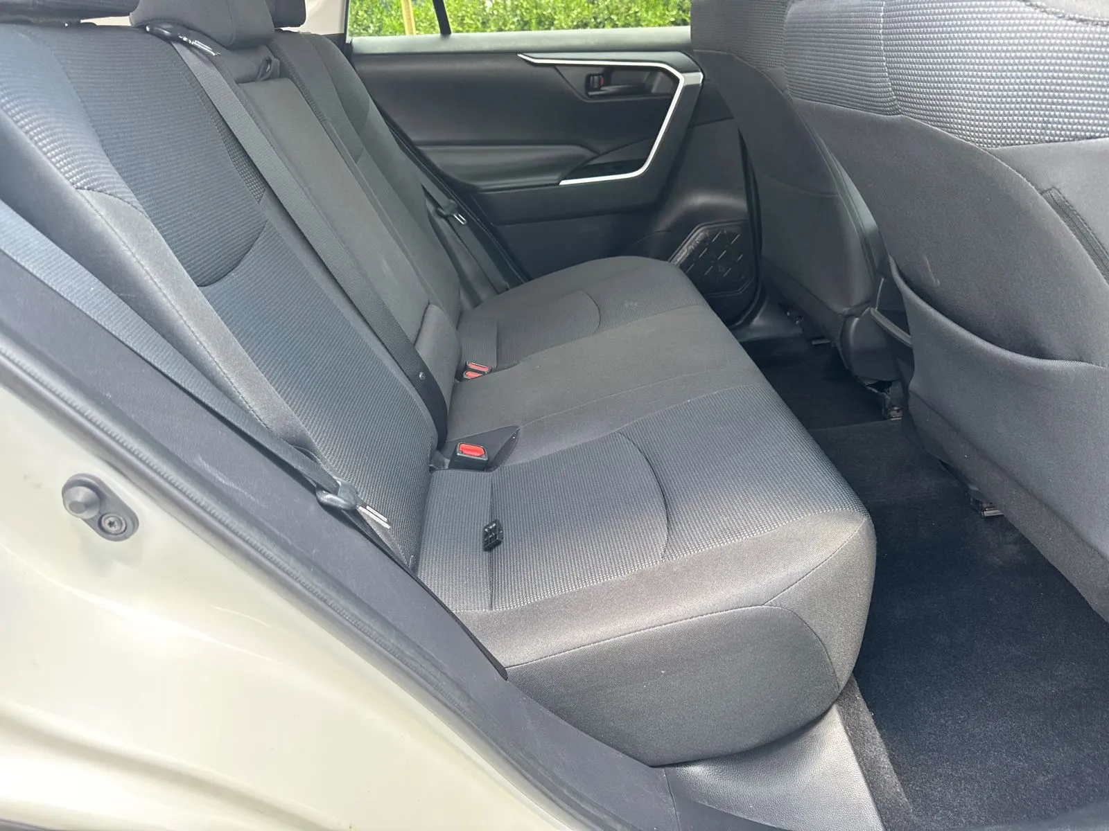 2019 Toyota RAV4 LE - Photo 15
