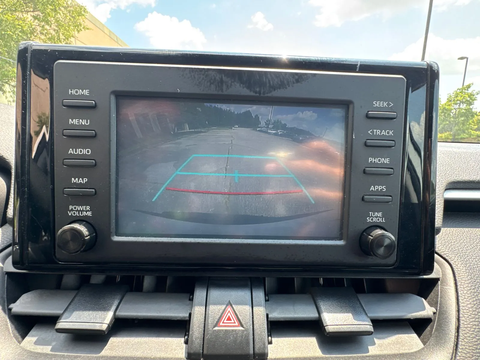 2019 Toyota RAV4 LE - Photo 28