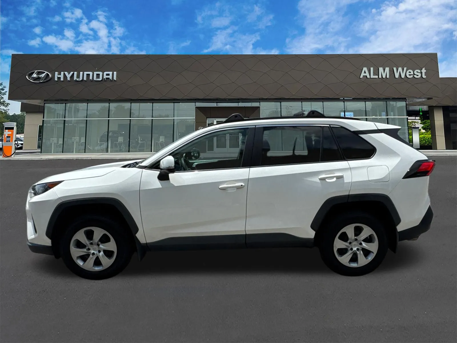 2019 Toyota RAV4 LE - Photo 8