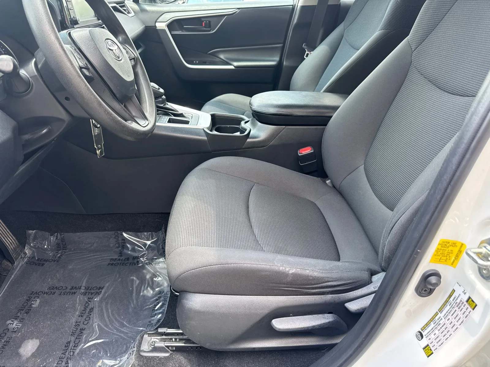 2019 Toyota RAV4 LE - Photo 9