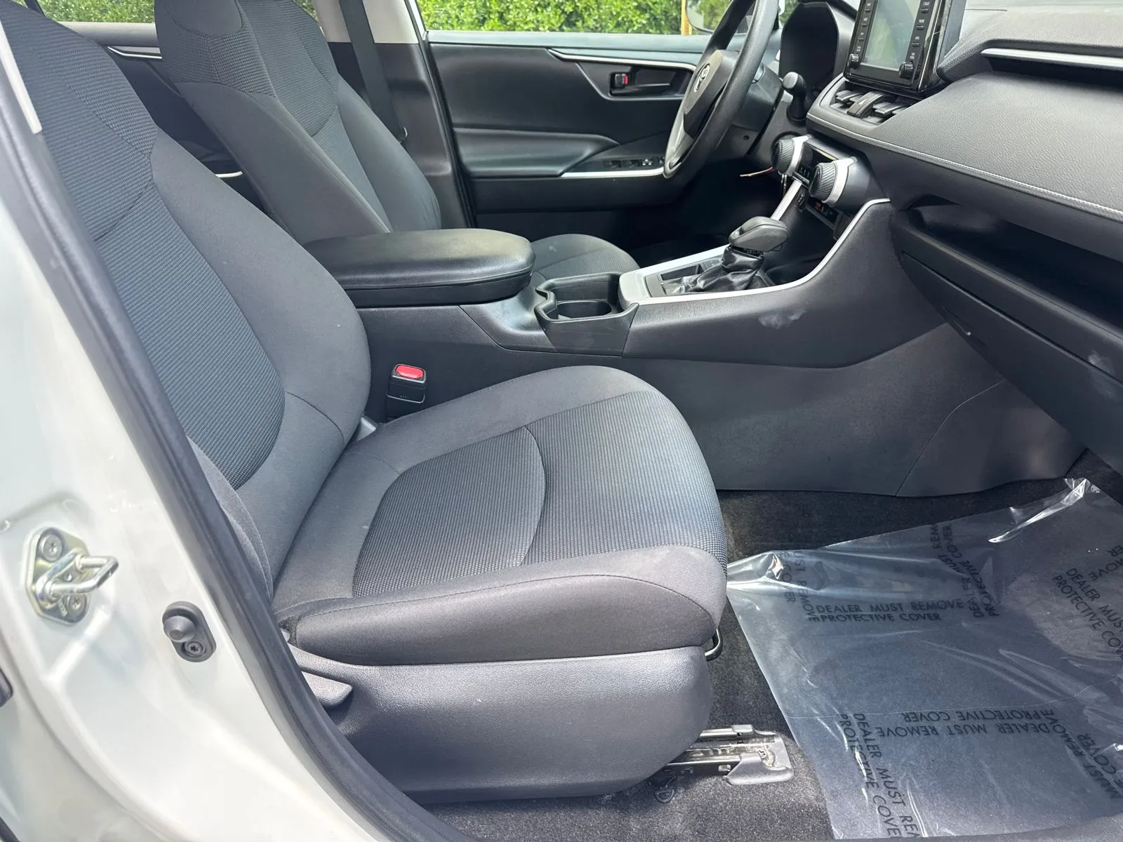 2019 Toyota RAV4 LE - Photo 13