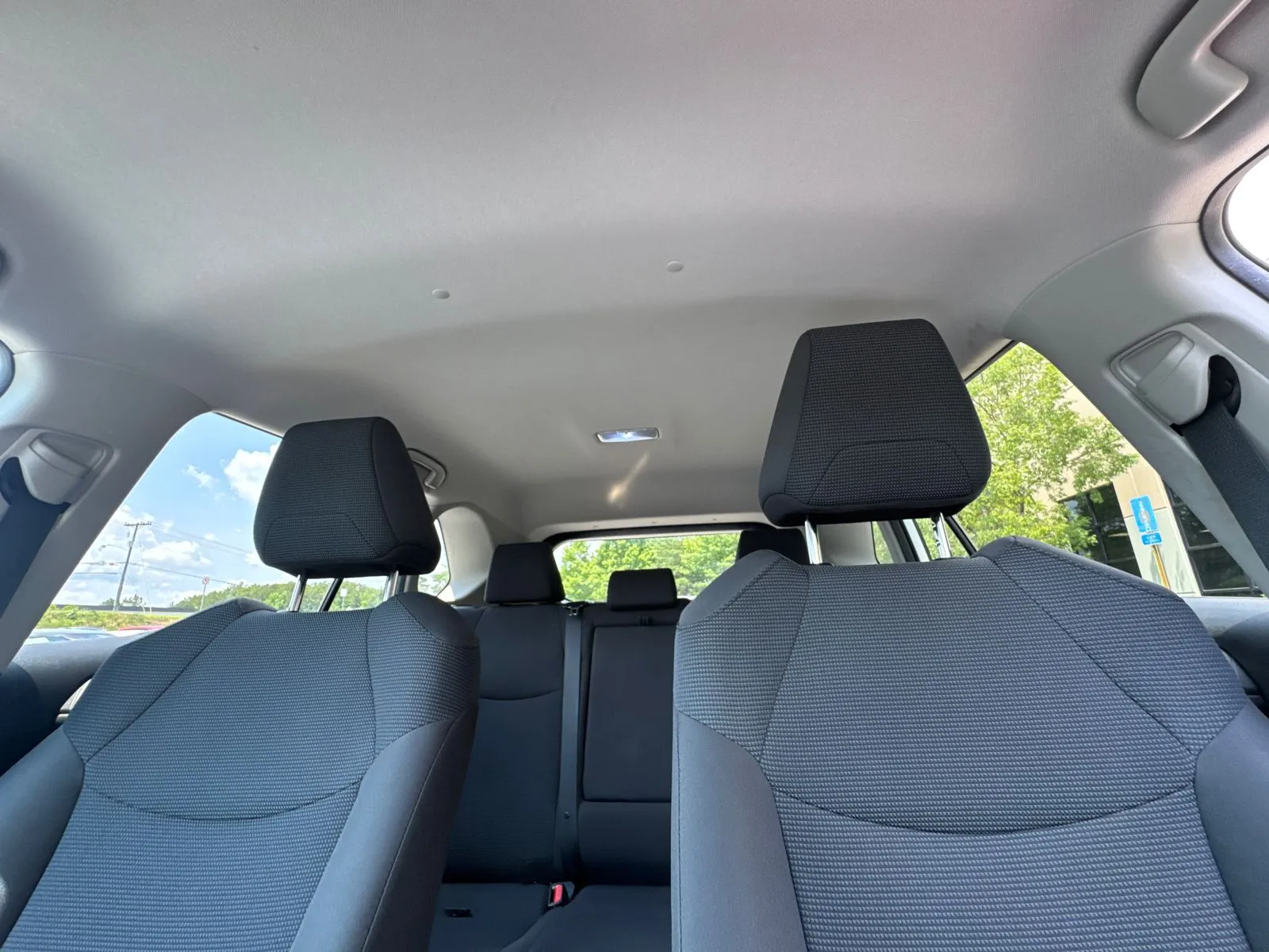 2019 Toyota RAV4 LE - Photo 30