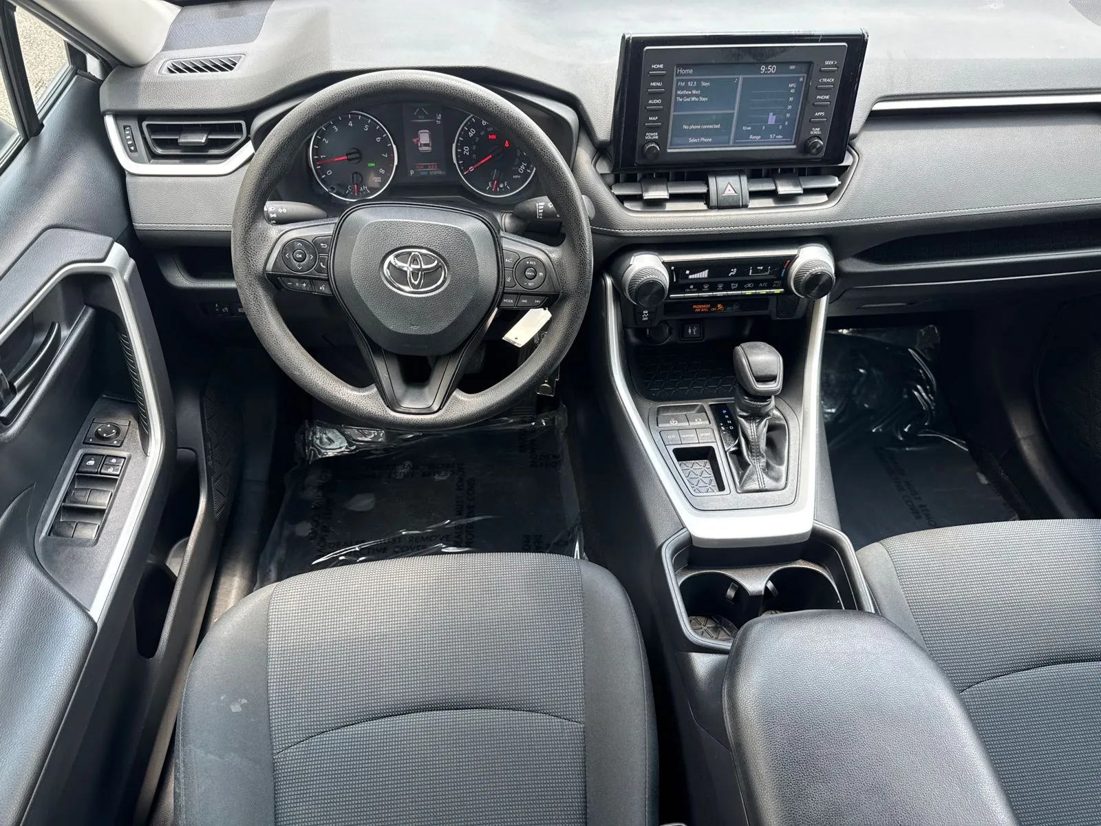 2019 Toyota RAV4 LE - Photo 22