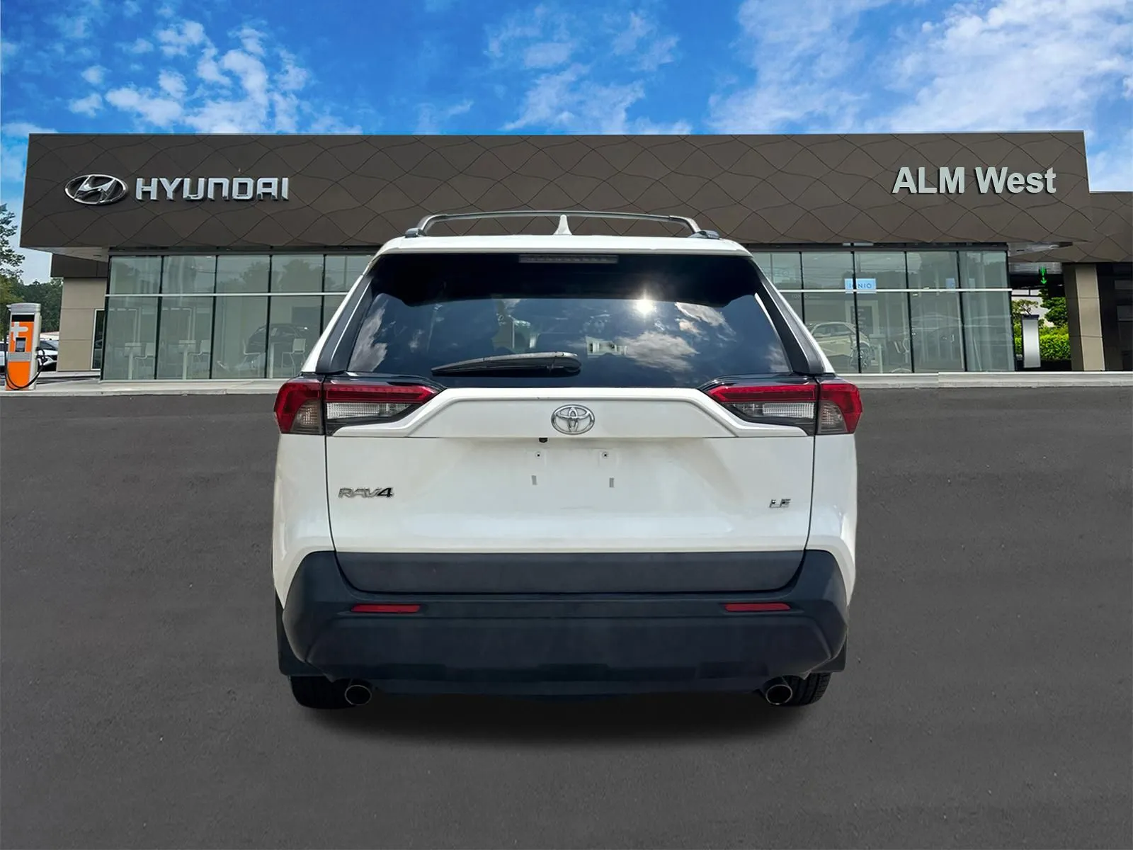 2019 Toyota RAV4 LE - Photo 6