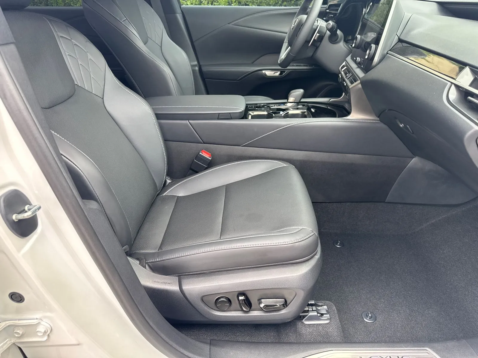 2025 Lexus RX 350 - Photo 13