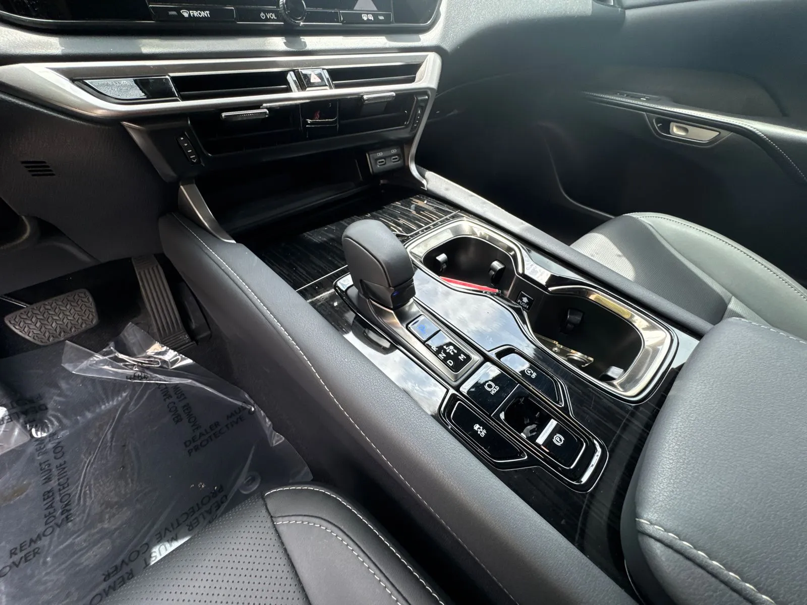 2025 Lexus RX 350 - Photo 31