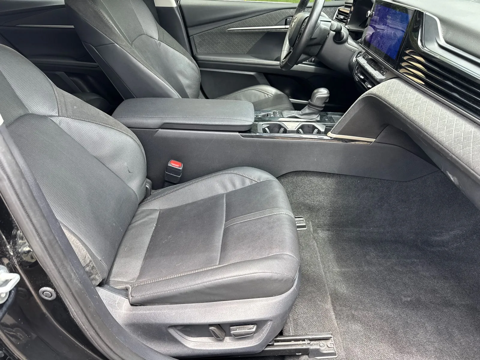 2025 Toyota Camry XLE - Photo 13